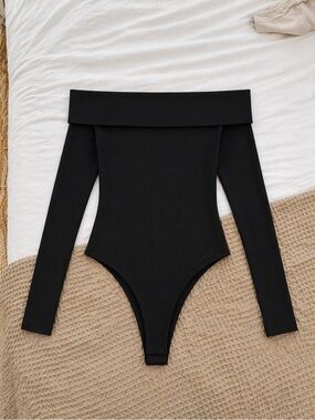 Aritzia Off-Shoulder Long Sleeve Bodysuit Black Size M